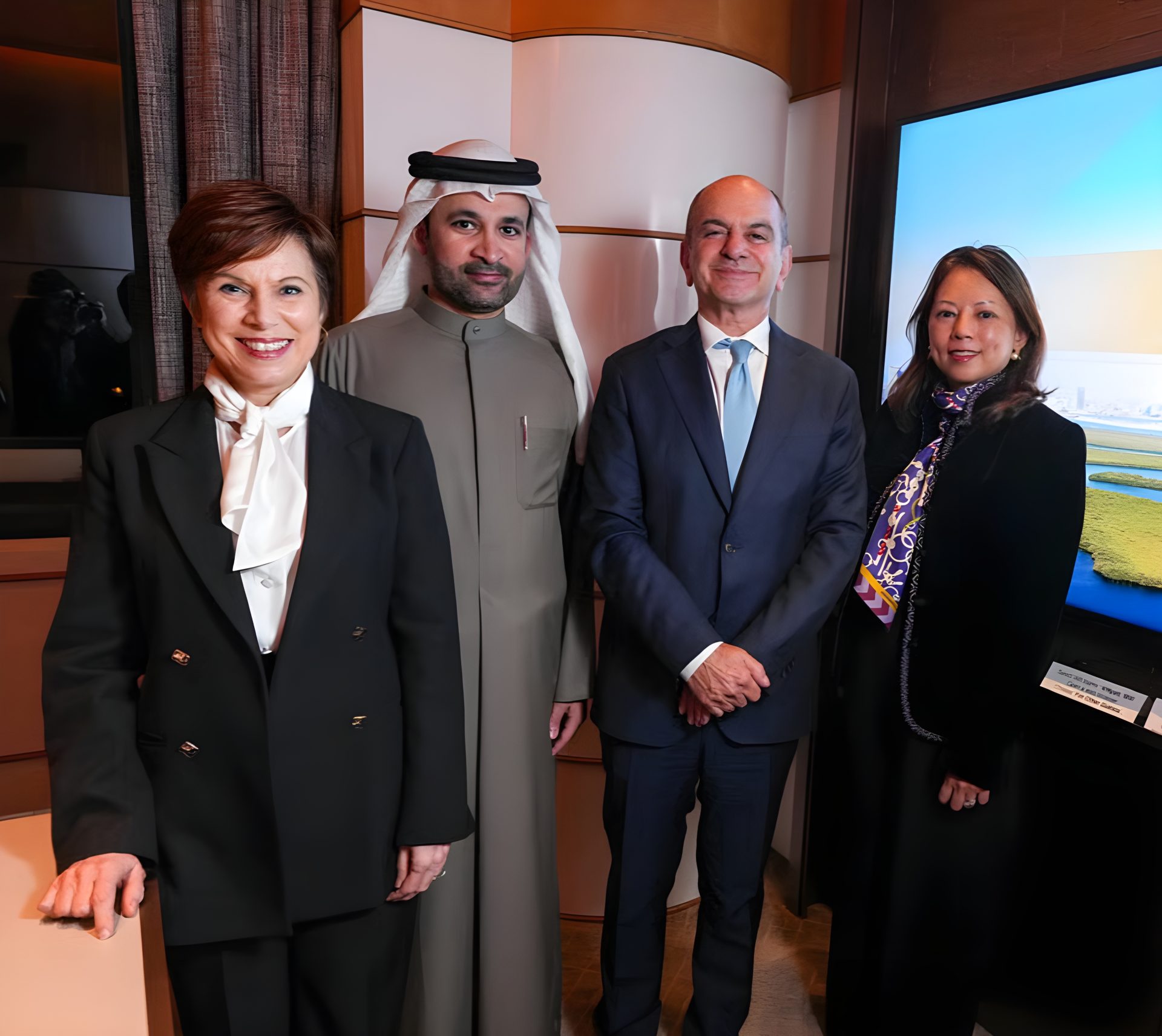 Abdulla Al-Abdouli, CEO of Marjan, alongside UAE-China-Hong Kong Delegation