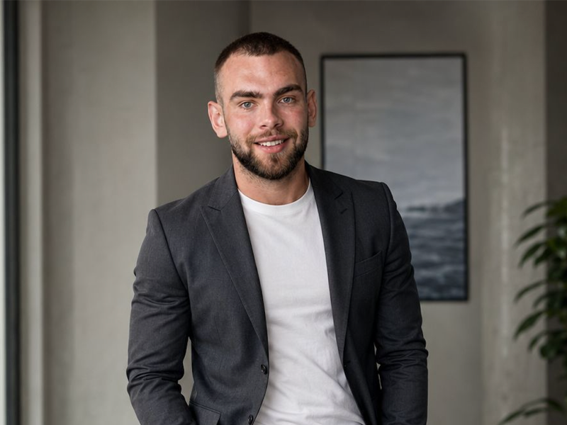 Niklas Freihofer, former IB and entrepreneur
